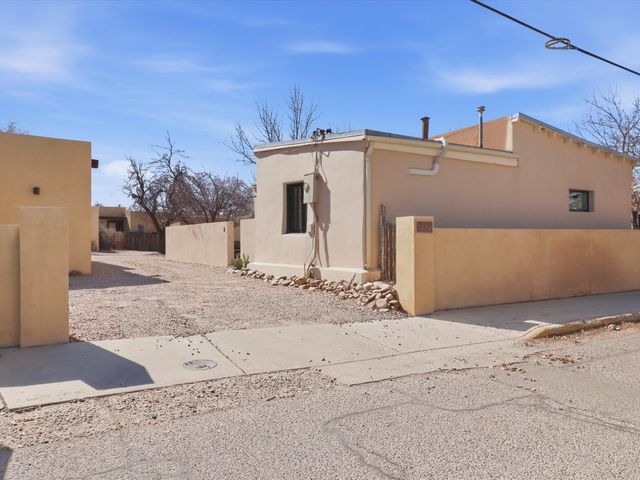 824 Dunlap Street A, Santa Fe, NM 87501