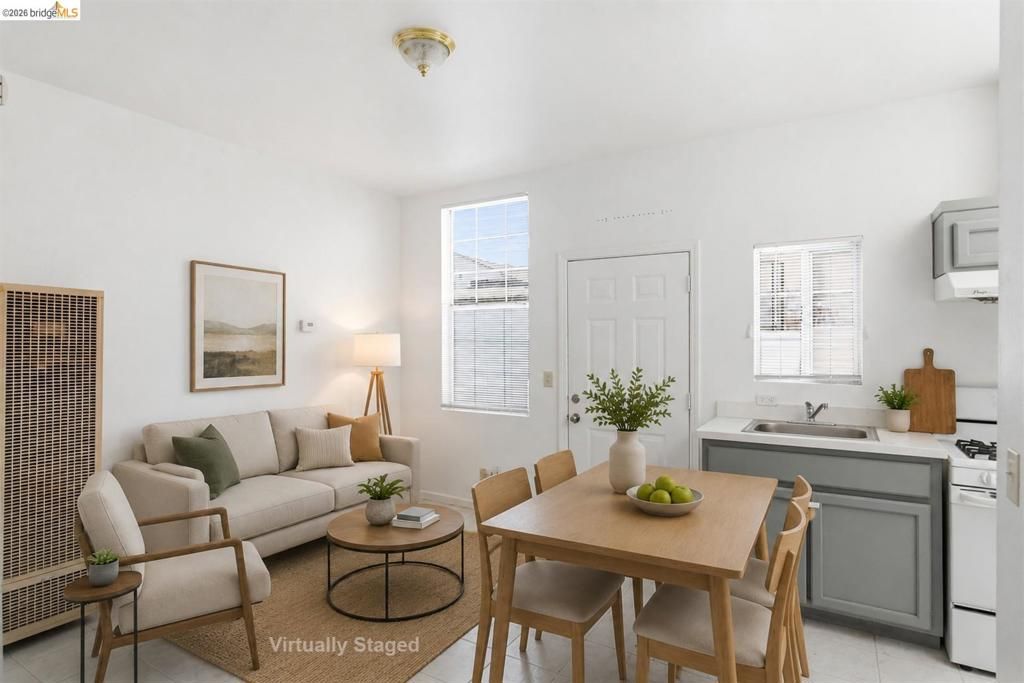 Image 11 of property listing at 3302 California St, Berkeley, CA 94703