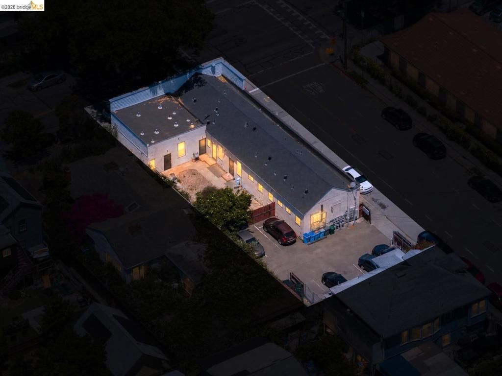 Image 26 of property listing at 3302 California St, Berkeley, CA 94703