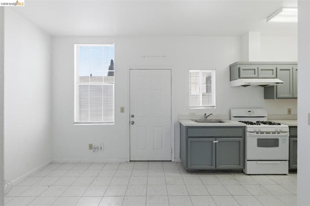 Image 8 of property listing at 3302 California St, Berkeley, CA 94703