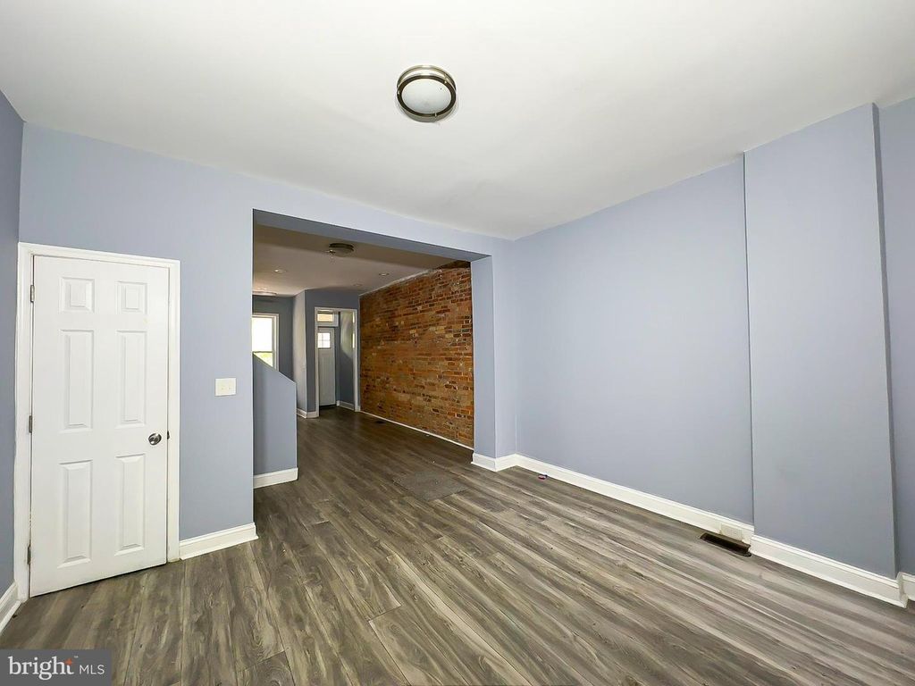 Image 12 of property listing at 524 N LOUDON AVE, Baltimore, MD 21229