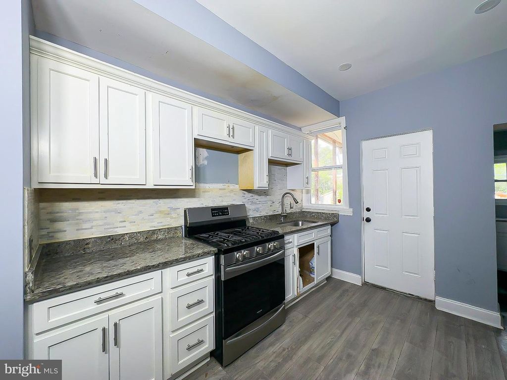 Image 16 of property listing at 524 N LOUDON AVE, Baltimore, MD 21229