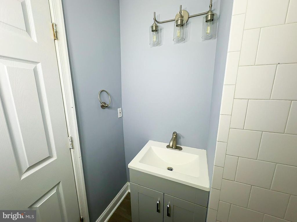 Image 24 of property listing at 524 N LOUDON AVE, Baltimore, MD 21229