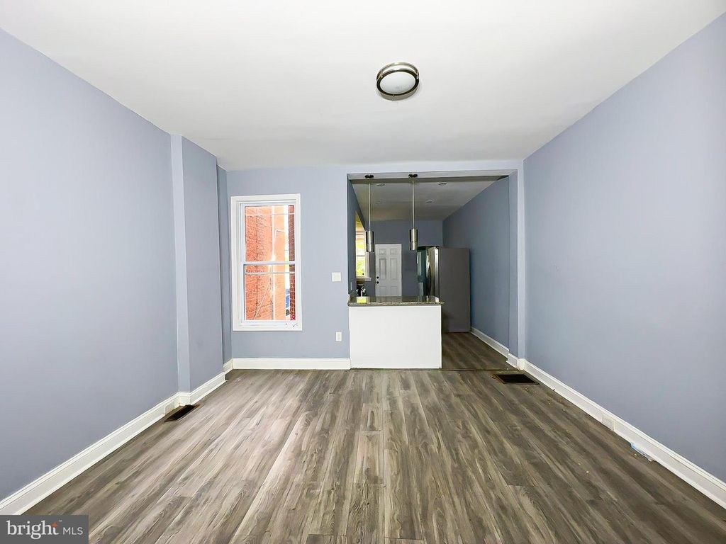 Image 9 of property listing at 524 N LOUDON AVE, Baltimore, MD 21229