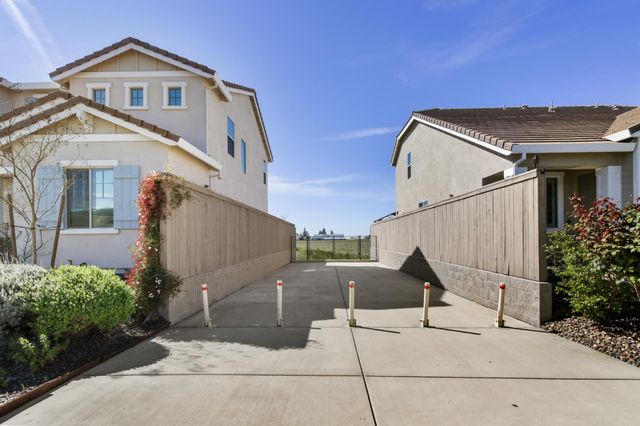 3116 Le Bourget Ln, Lincoln, CA 95648