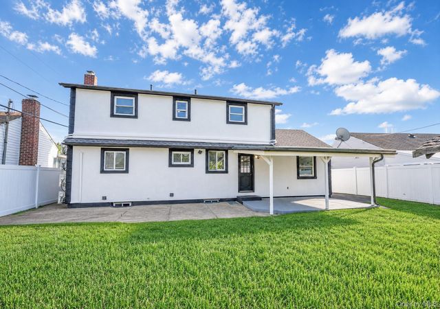 61 Cheshire Road, Bethpage, NY 11714