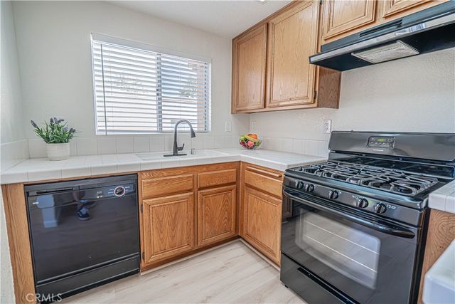 18834 Vista Del Canon E, Newhall, CA 91321
