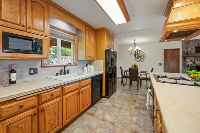 23188 Cottage Hill Dr, Grass Valley, CA 95949