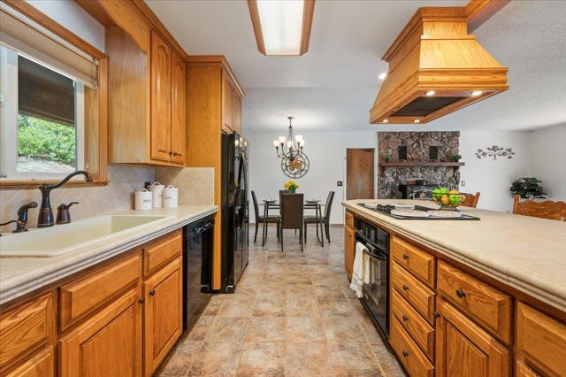 23188 Cottage Hill Dr, Grass Valley, CA 95949