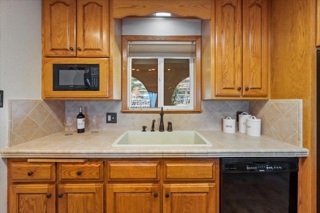 23188 Cottage Hill Dr, Grass Valley, CA 95949