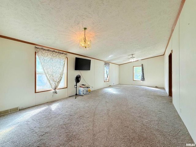 125 Beech Hollow Road, Harrisburg, IL 62946