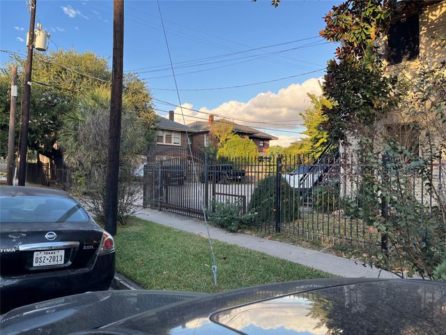 1540 Hawthorne Street 4, Houston, TX 77006