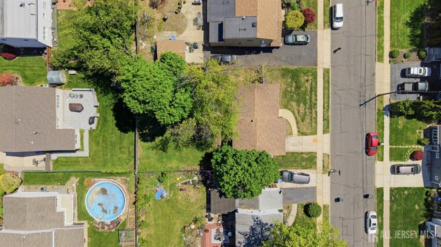78 Woodview Drive, Old Bridge, NJ 08857