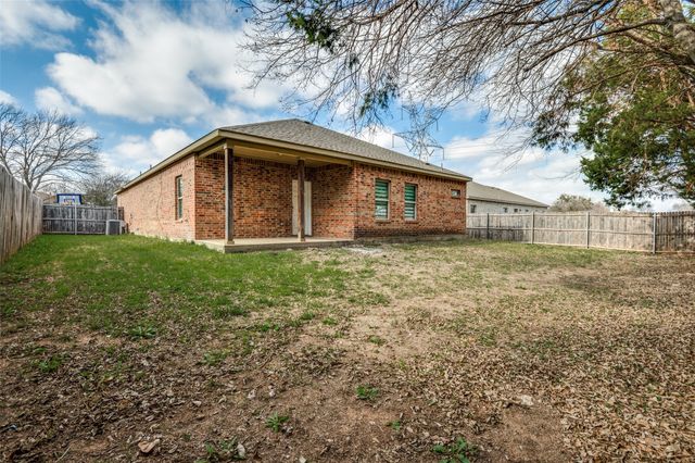 1812 Carrington Drive, Glenn Heights, TX 75154