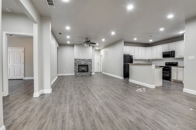 1812 Carrington Drive, Glenn Heights, TX 75154