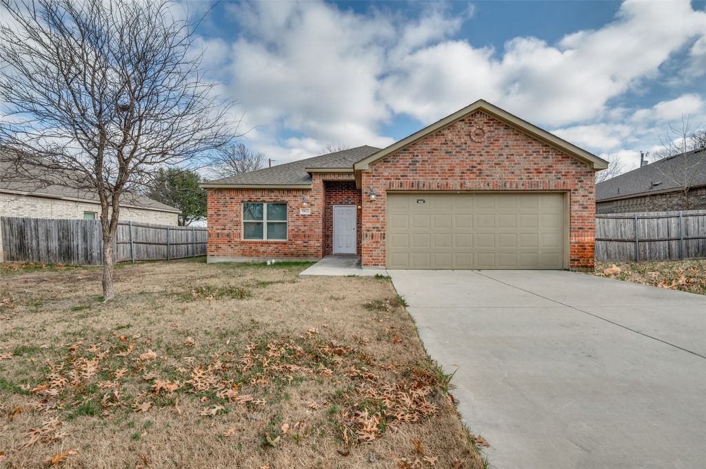 1812 Carrington Drive, Glenn Heights, TX 75154
