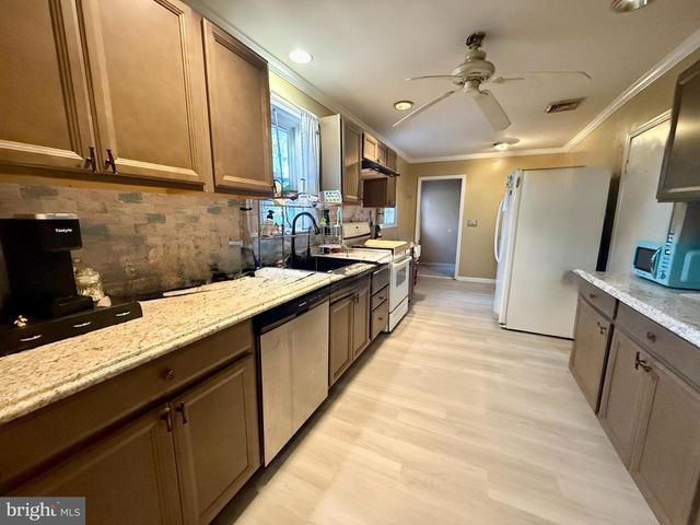 4 PINE LN, Hainesport, NJ 08036