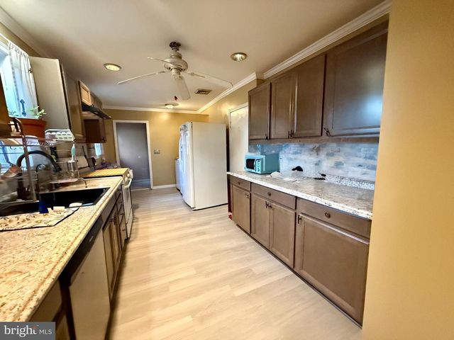 4 PINE LN, Hainesport, NJ 08036