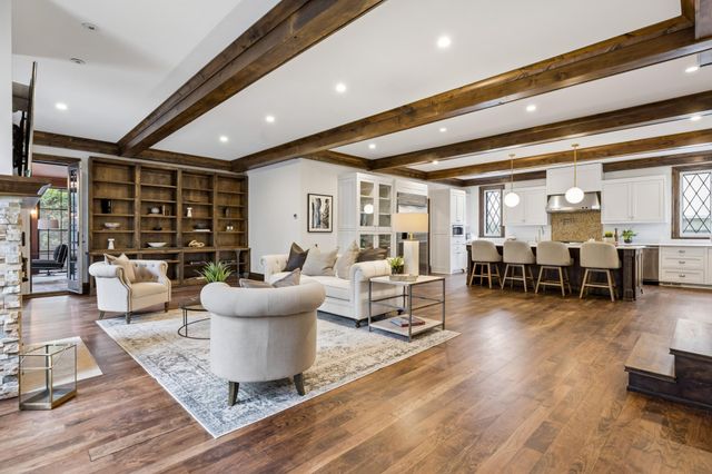 2204 W Lake Of The Isles Parkway, Minneapolis, MN 55405