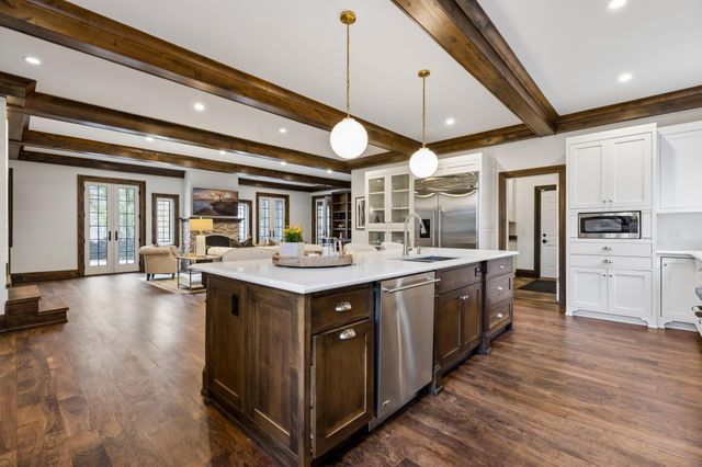 2204 W Lake Of The Isles Parkway, Minneapolis, MN 55405