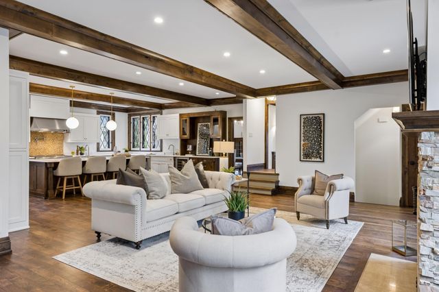 2204 W Lake Of The Isles Parkway, Minneapolis, MN 55405