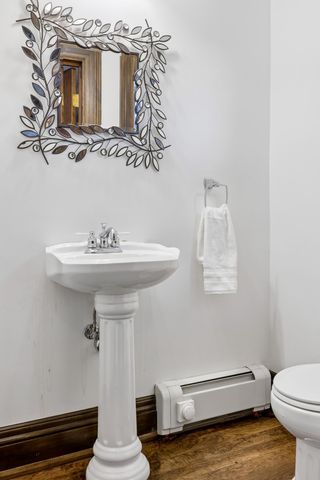 2204 W Lake Of The Isles Parkway, Minneapolis, MN 55405