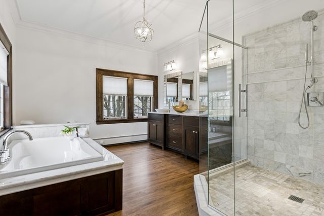 2204 W Lake Of The Isles Parkway, Minneapolis, MN 55405