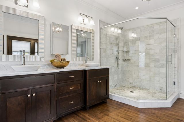 2204 W Lake Of The Isles Parkway, Minneapolis, MN 55405