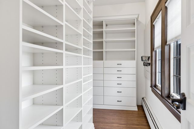 2204 W Lake Of The Isles Parkway, Minneapolis, MN 55405