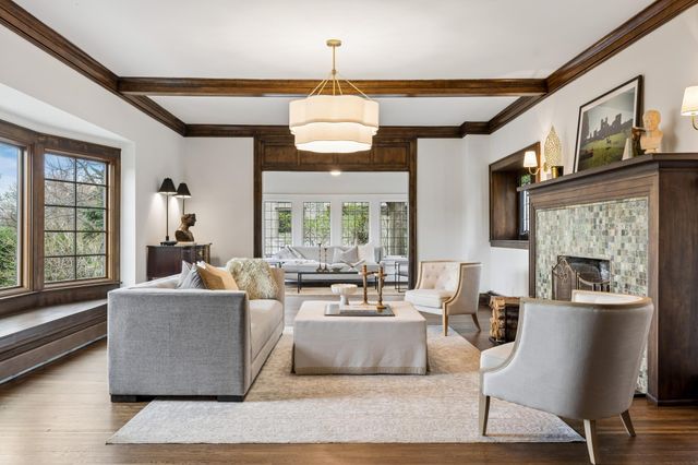 2204 W Lake Of The Isles Parkway, Minneapolis, MN 55405