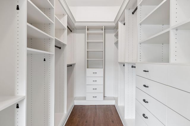 2204 W Lake Of The Isles Parkway, Minneapolis, MN 55405