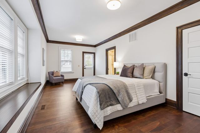 2204 W Lake Of The Isles Parkway, Minneapolis, MN 55405