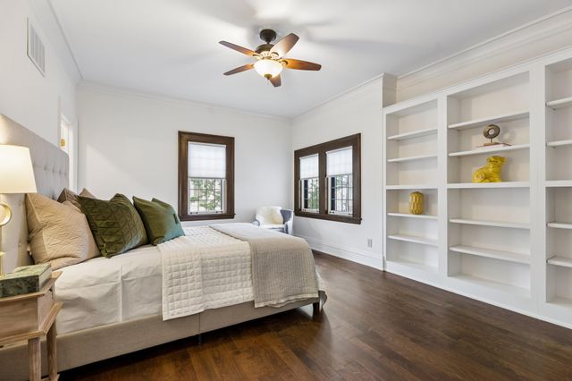 2204 W Lake Of The Isles Parkway, Minneapolis, MN 55405