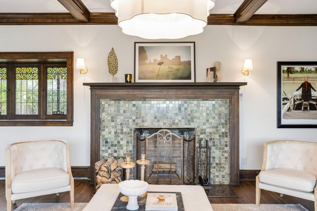 2204 W Lake Of The Isles Parkway, Minneapolis, MN 55405