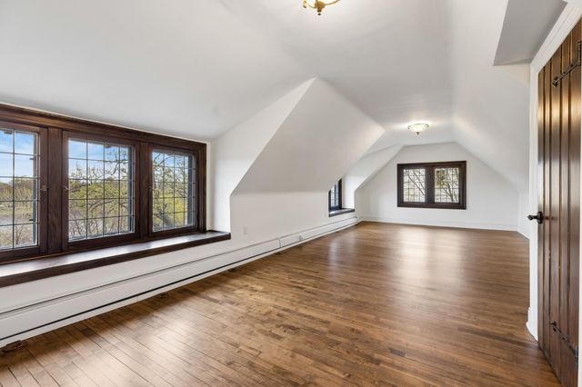 2204 W Lake Of The Isles Parkway, Minneapolis, MN 55405