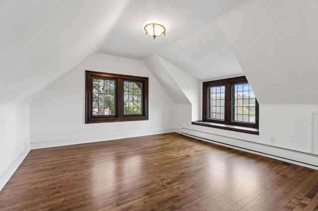 2204 W Lake Of The Isles Parkway, Minneapolis, MN 55405