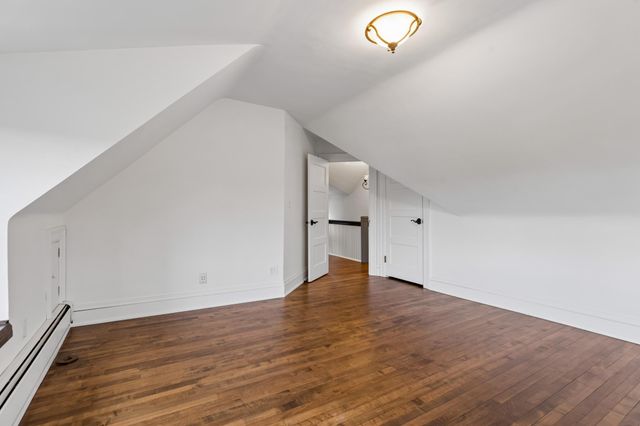 2204 W Lake Of The Isles Parkway, Minneapolis, MN 55405