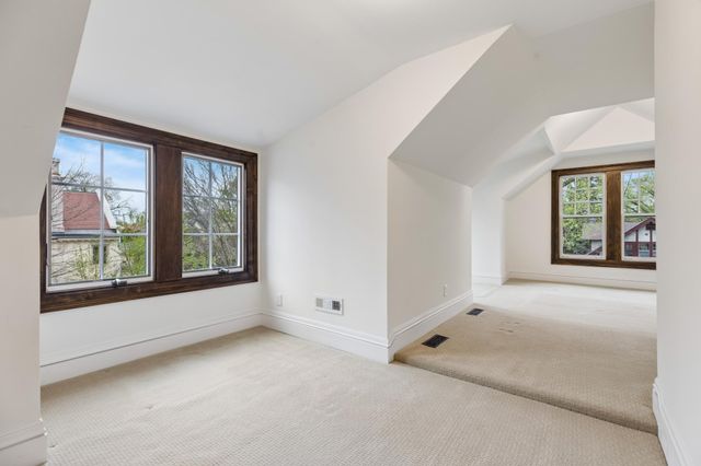 2204 W Lake Of The Isles Parkway, Minneapolis, MN 55405