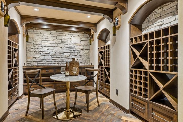 2204 W Lake Of The Isles Parkway, Minneapolis, MN 55405