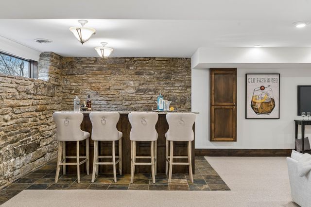 2204 W Lake Of The Isles Parkway, Minneapolis, MN 55405