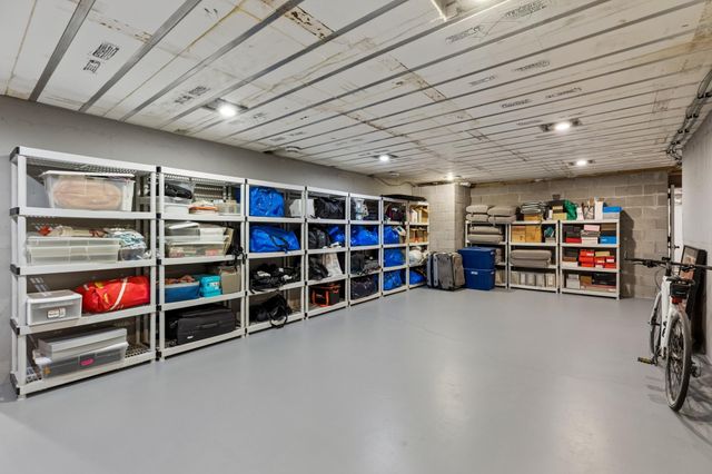 2204 W Lake Of The Isles Parkway, Minneapolis, MN 55405