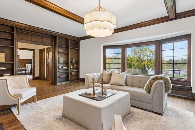 2204 W Lake Of The Isles Parkway, Minneapolis, MN 55405