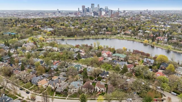 2204 W Lake Of The Isles Parkway, Minneapolis, MN 55405