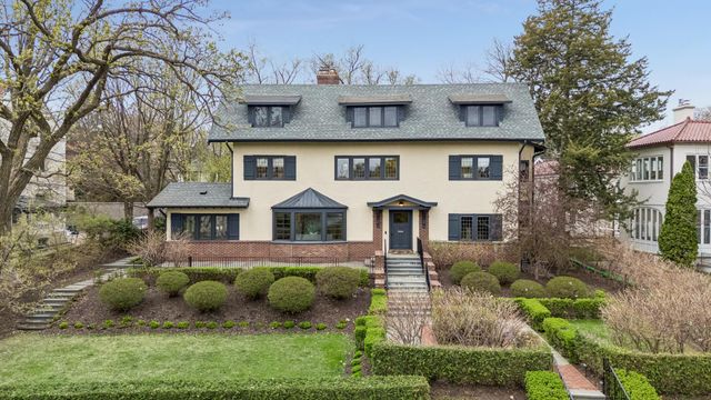 2204 W Lake Of The Isles Parkway, Minneapolis, MN 55405