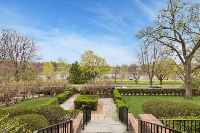 2204 W Lake Of The Isles Parkway, Minneapolis, MN 55405