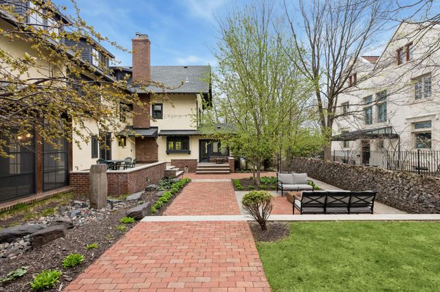 2204 W Lake Of The Isles Parkway, Minneapolis, MN 55405