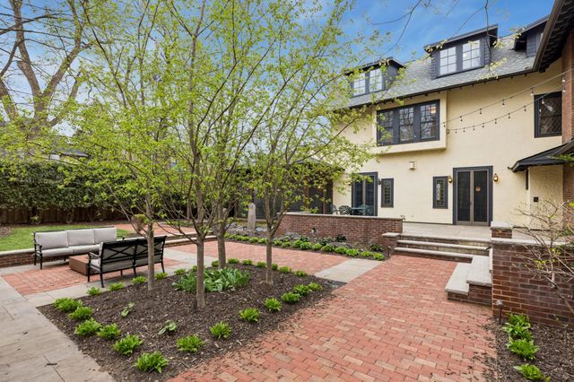 2204 W Lake Of The Isles Parkway, Minneapolis, MN 55405