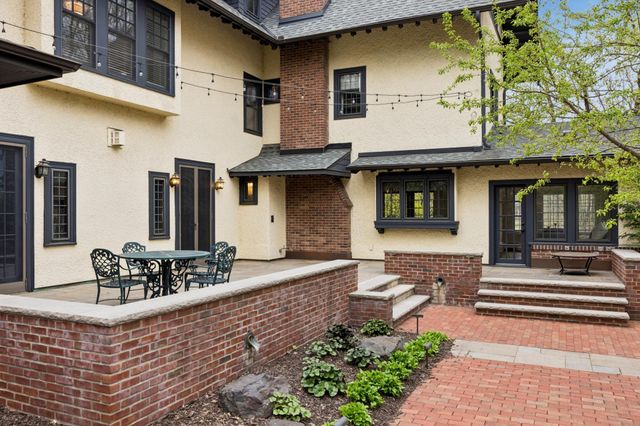 2204 W Lake Of The Isles Parkway, Minneapolis, MN 55405