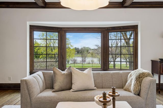 2204 W Lake Of The Isles Parkway, Minneapolis, MN 55405