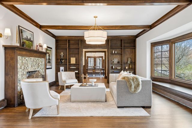 2204 W Lake Of The Isles Parkway, Minneapolis, MN 55405